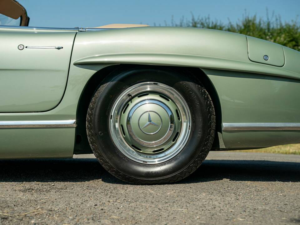 Image 31/50 of Mercedes-Benz 300 SL Roadster (1960)