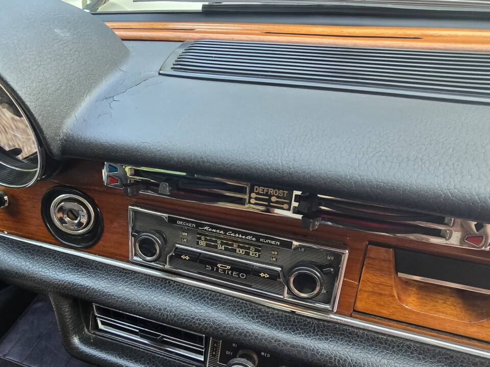 Image 14/62 of Mercedes-Benz 280 SE (1971)