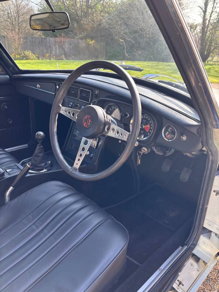Bild 9/20 von MG MGB GT (1972)