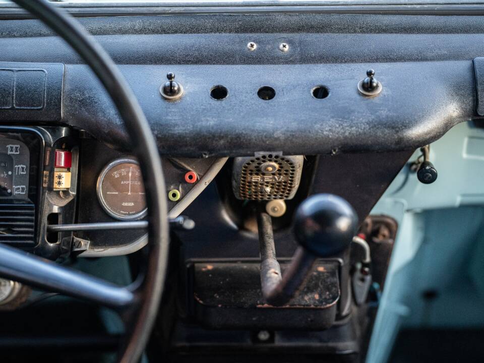 Image 37/66 of Renault R 4 Super (1962)