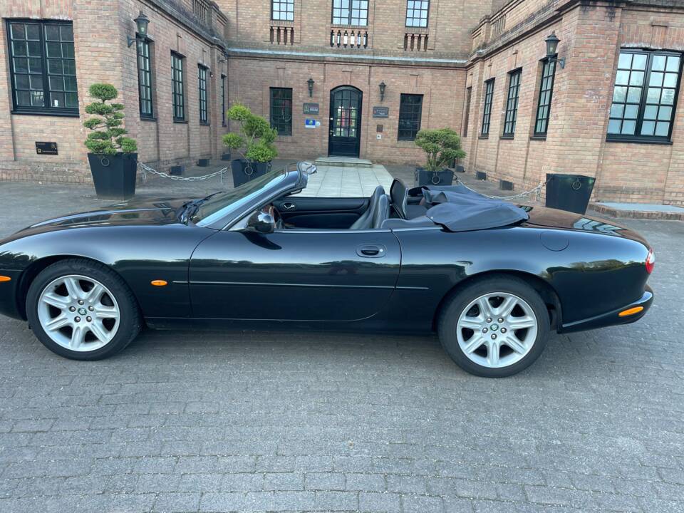 Imagen 2/46 de Jaguar XK8 4.0 (1997)