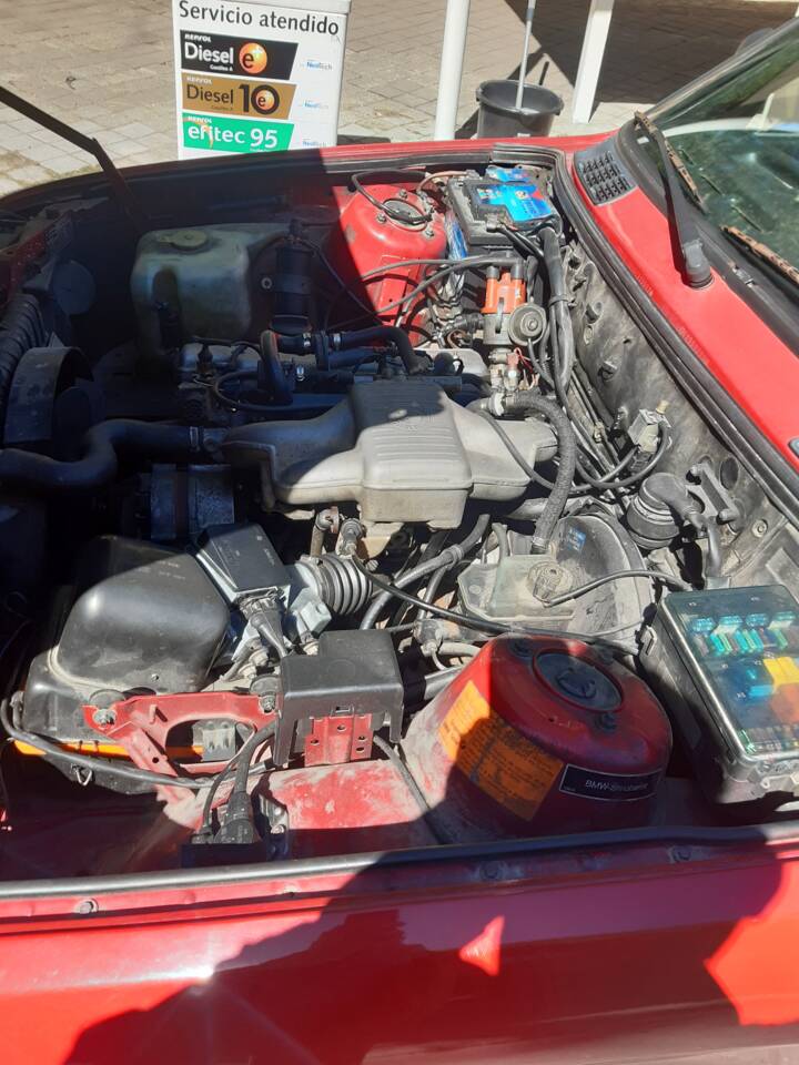 Image 5/7 of BMW 318i (1987)