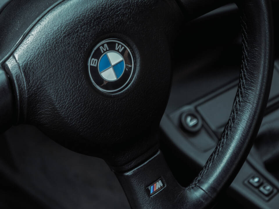 Image 38/42 of BMW 320is (1989)