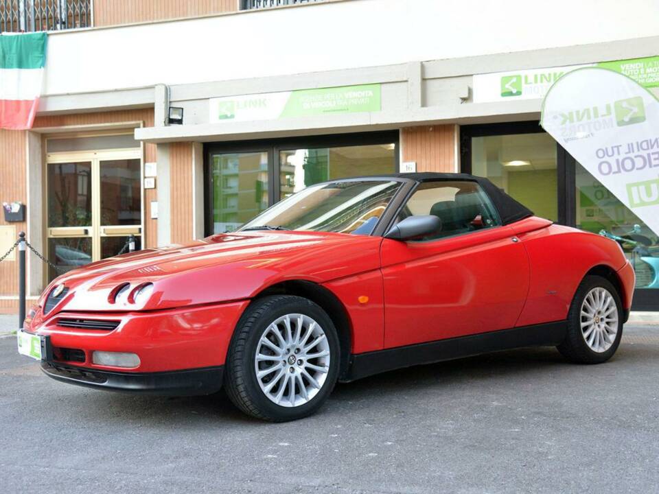 Bild 2/10 von Alfa Romeo Spider 2.0 Twin Spark 16V (1995)