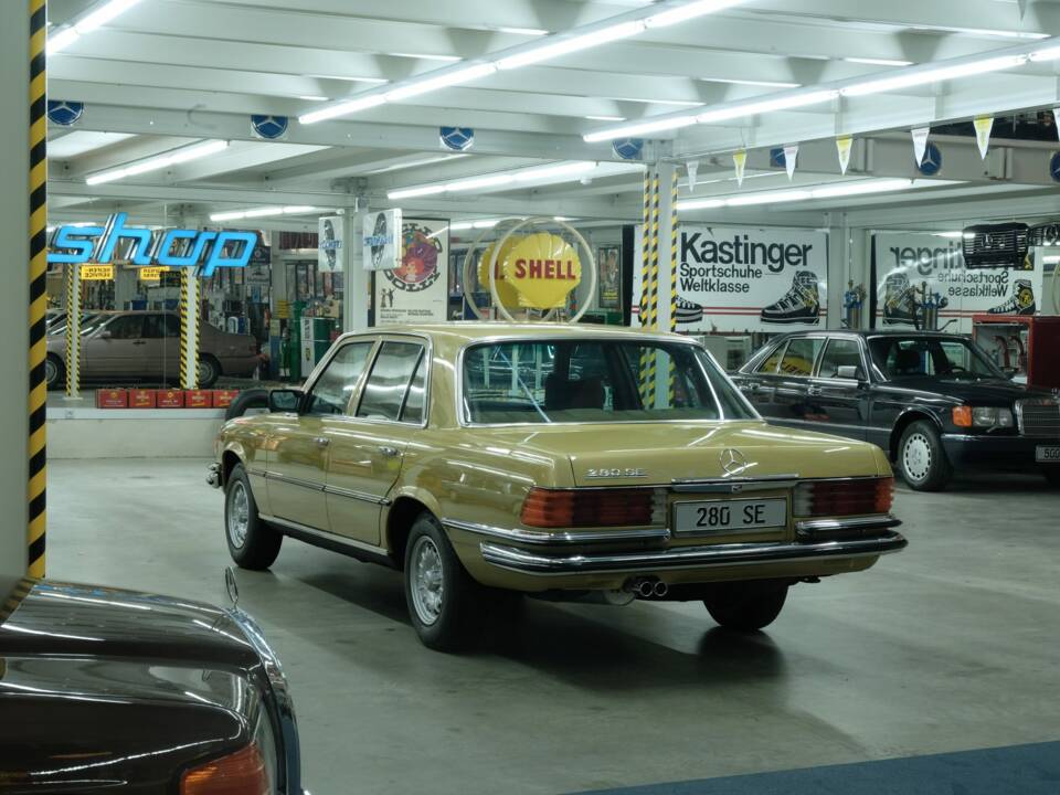 Image 8/50 de Mercedes-Benz 280 SE (1975)