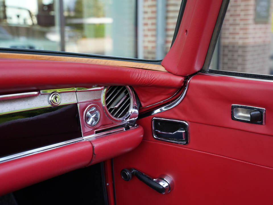Image 44/50 de Mercedes-Benz 280 SL (1969)