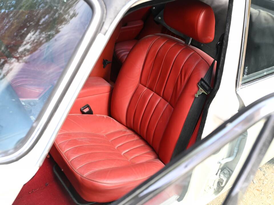 Immagine 9/20 di Jaguar XJ 6 L 4.2 (1978)