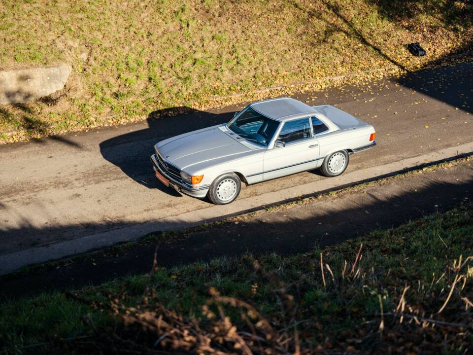 Image 24/50 of Mercedes-Benz 560 SL (1988)