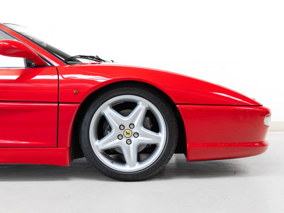 Afbeelding 25/40 van Ferrari F 355 Berlinetta (1996)