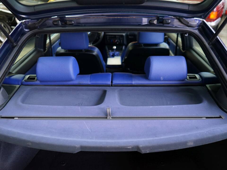 Image 18/33 of BMW 323ti Compact (1999)