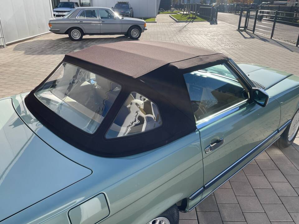 Afbeelding 5/31 van Mercedes-Benz 500 SL (1987)