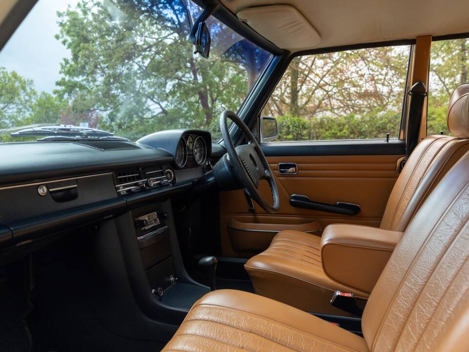 Imagen 4/40 de Mercedes-Benz 230/4 (1976)