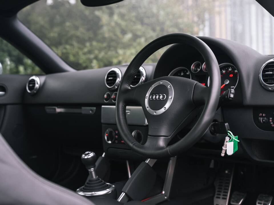 Immagine 8/50 di Audi TT 1.8 T quattro (2006)