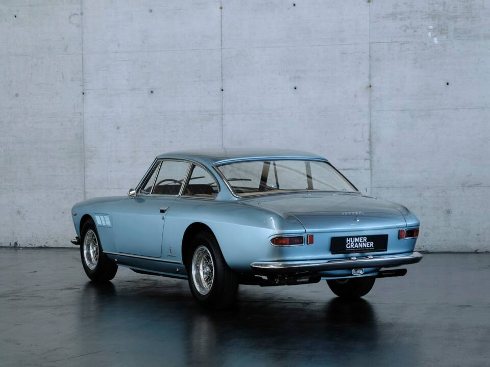 Image 7/50 of Ferrari 330 GT 2+2 (1964)