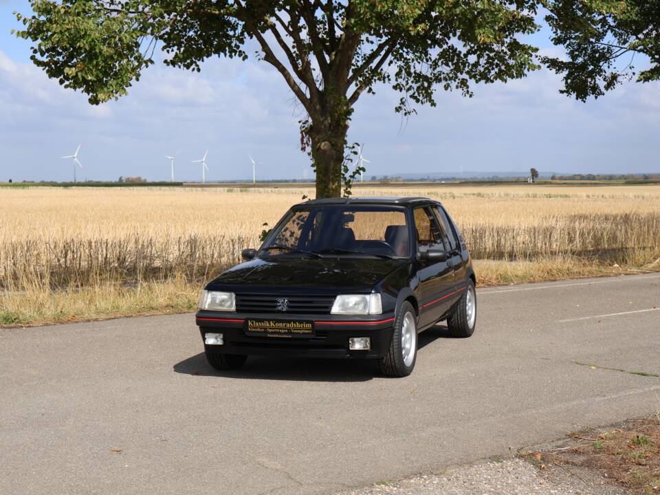 Obraz 34/56 pojazdu Peugeot 205 GTi 1.9 (1991)