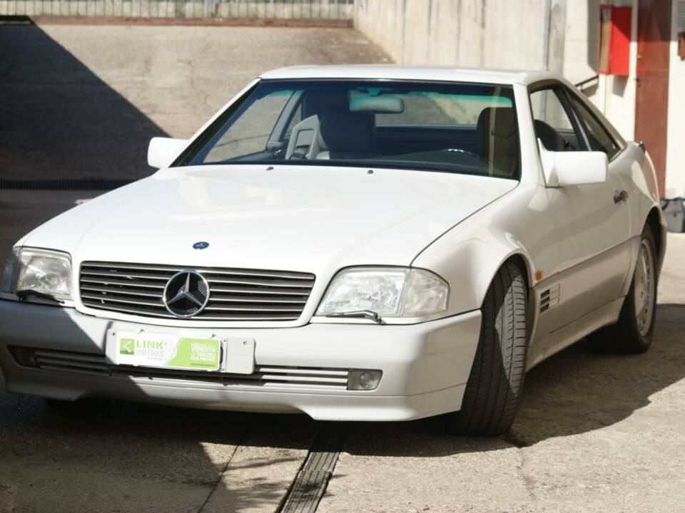 Image 40/50 of Mercedes-Benz 300 SL-24 (1989)