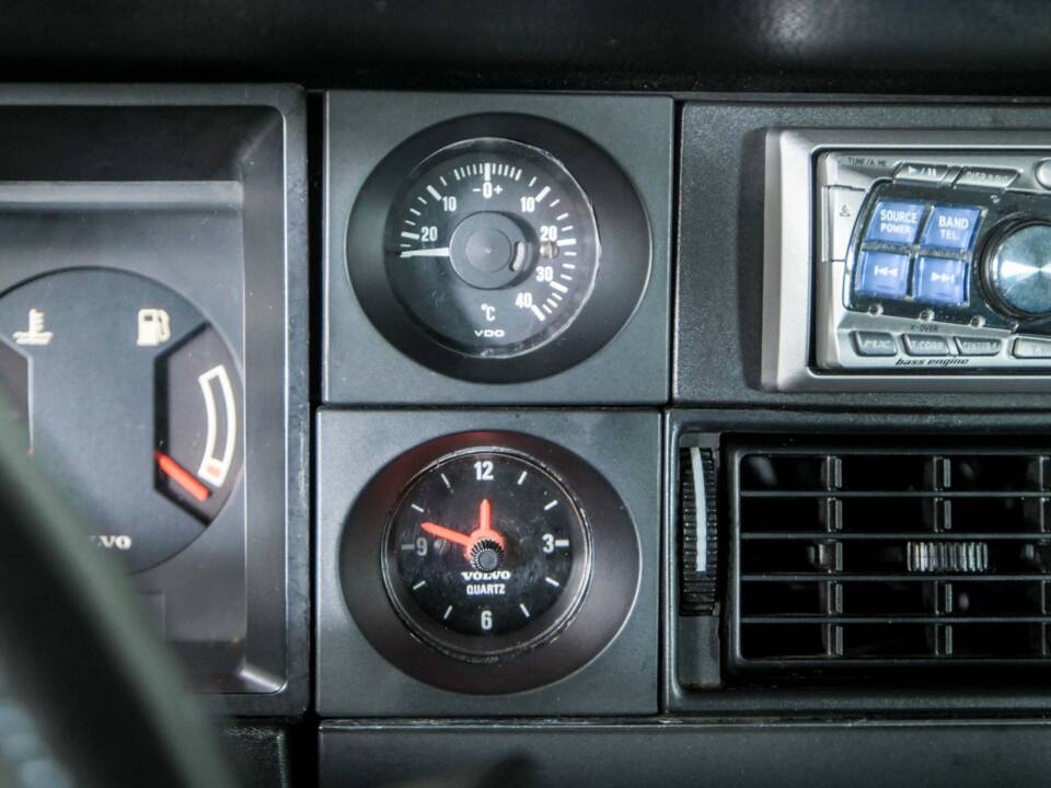 Immagine 25/50 di Volvo 240 GL (1990)