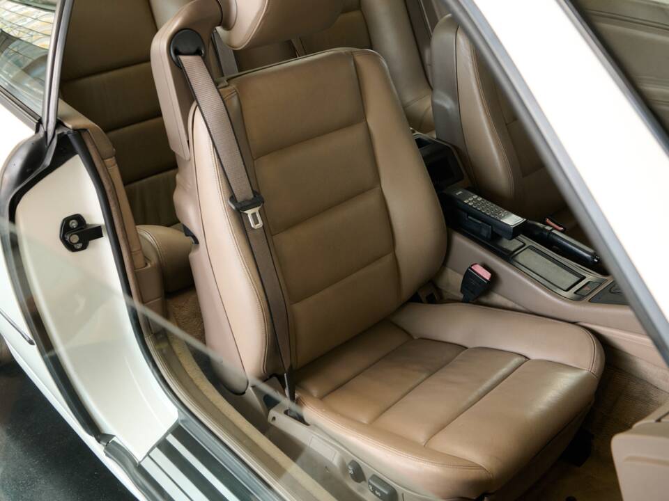 Immagine 36/50 di BMW 850i (1990)