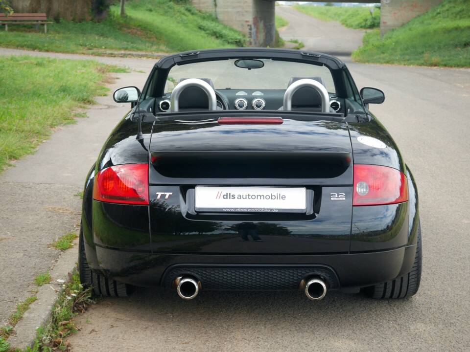 Image 13/35 of Audi TT 3.2 quattro (2004)