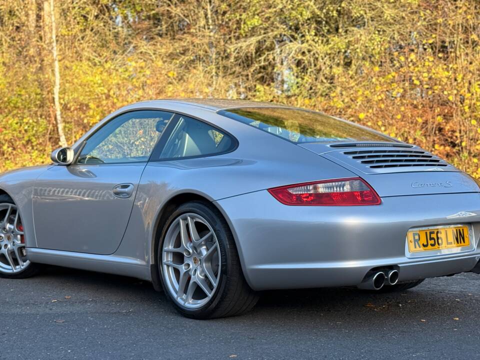 Image 18/25 of Porsche 911 Carrera S (2006)