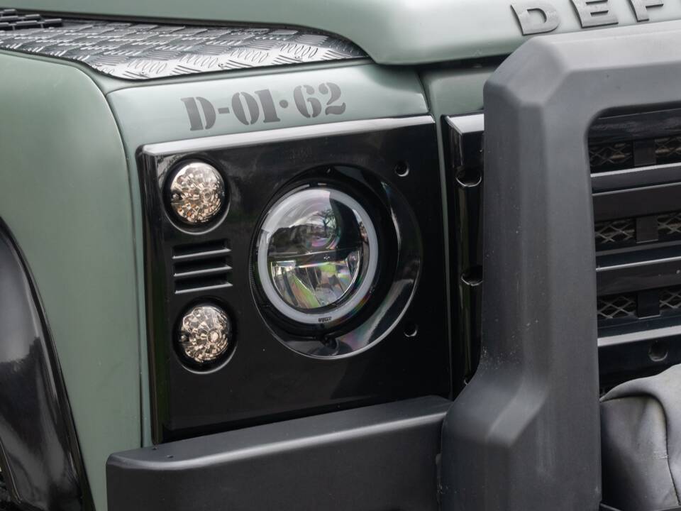 Image 14/50 de Land Rover Defender 110 Crew Cab SE (2010)