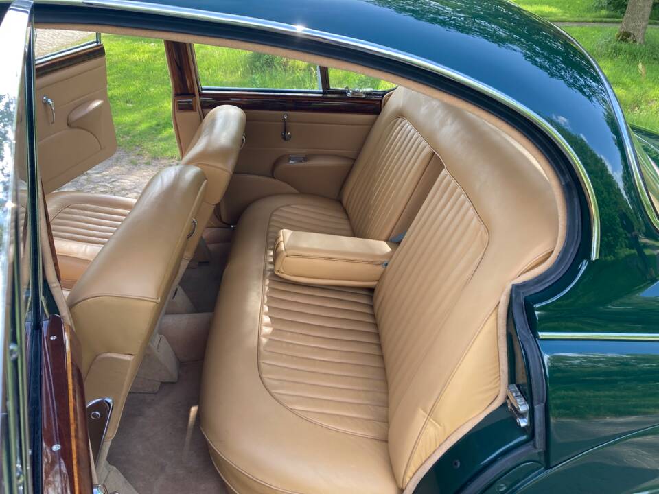 Image 14/35 de Jaguar Mk II 3.8 (1961)