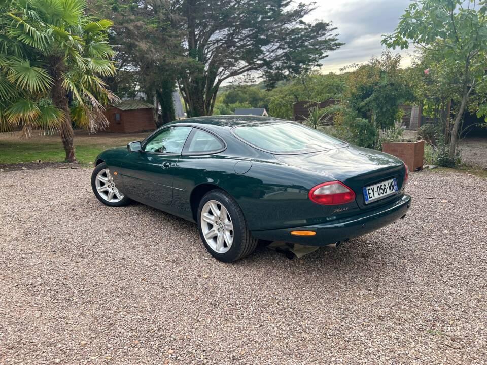 Image 5/18 of Jaguar XK8 4.0 (1998)