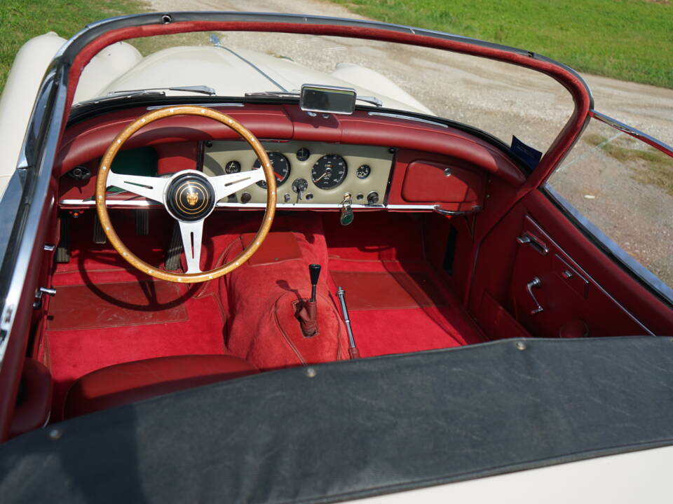 Immagine 43/58 di Jaguar XK 150 3.4 S OTS (1958)