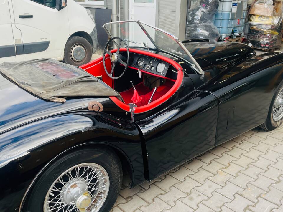 Image 6/7 of Jaguar XK 120 OTS (1954)