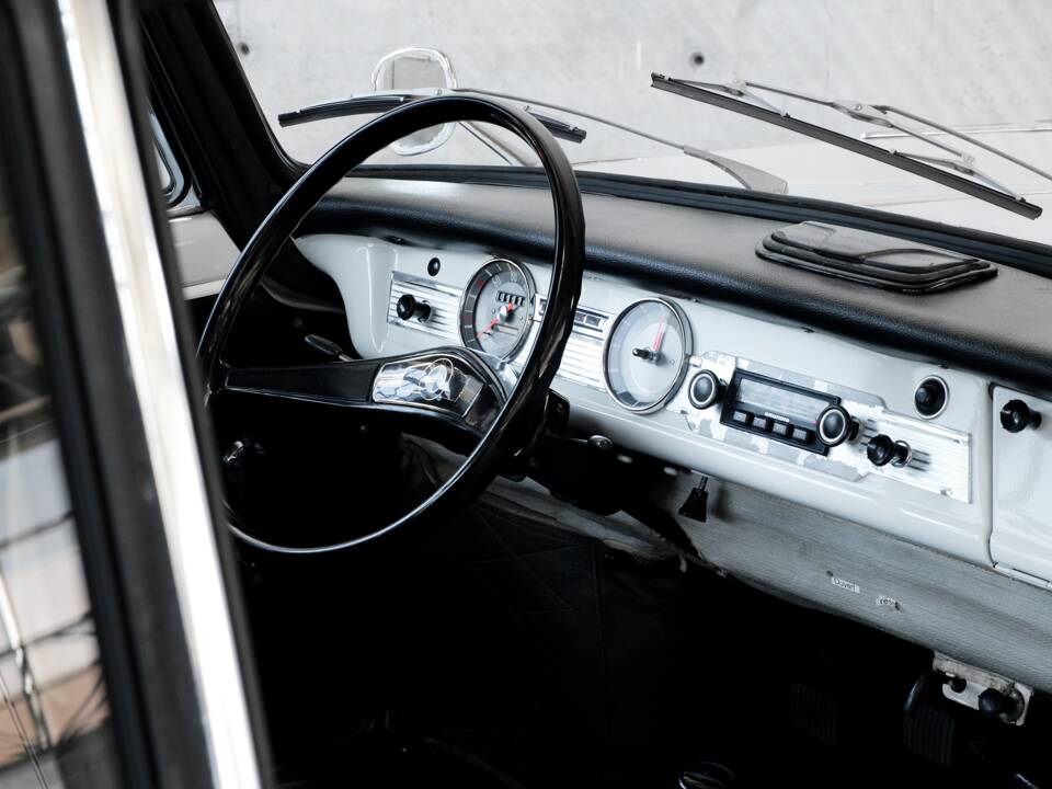 Image 38/50 of BMW 700 LS Luxus (1965)