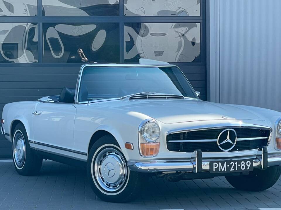 Image 23/33 of Mercedes-Benz 280 SL (1971)