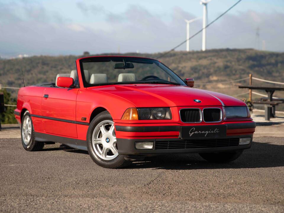 Bild 3/92 von BMW 325i (1994)
