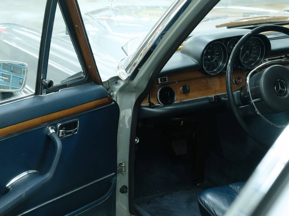Image 22/50 of Mercedes-Benz 300 SEL 3.5 (1972)