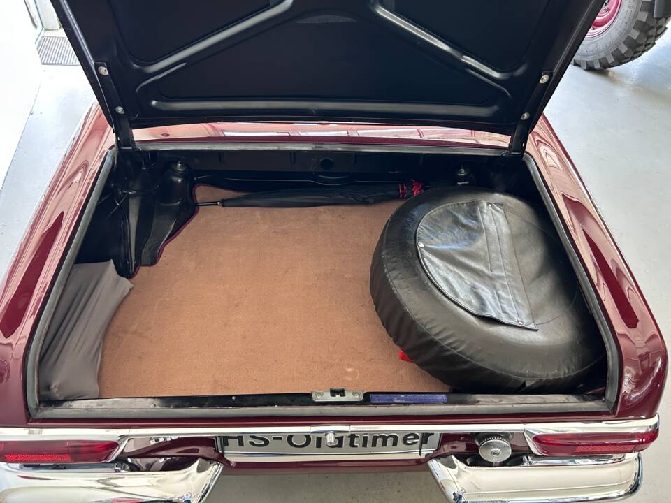 Image 18/40 de Mercedes-Benz 280 SL (1968)