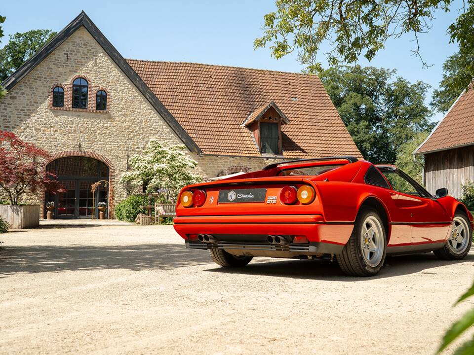 Bild 13/38 von Ferrari 328 GTS (1986)