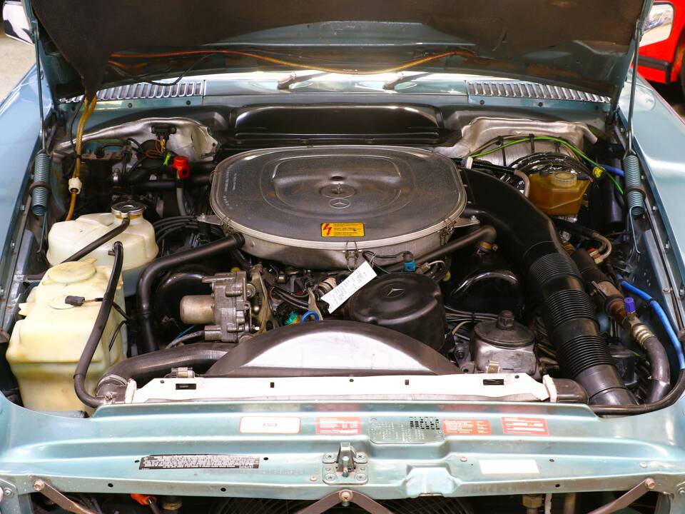 Image 20/25 of Mercedes-Benz 560 SL (1986)