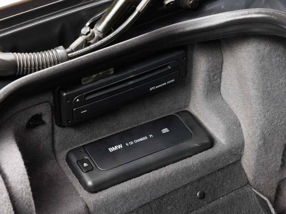 Image 36/41 of BMW 750i (2000)