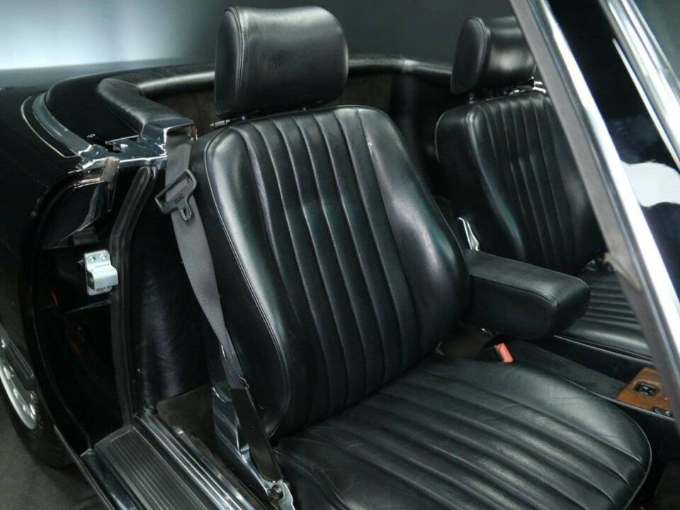 Image 18/30 of Mercedes-Benz 560 SL (1987)