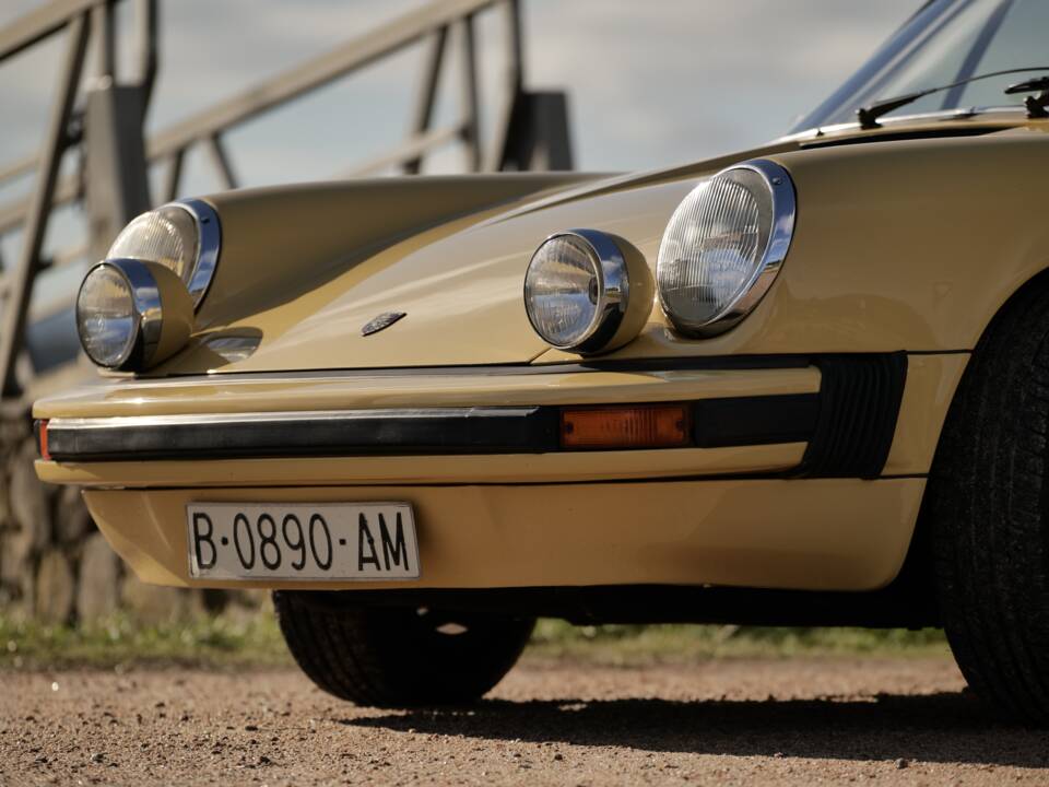 Image 6/77 de Porsche 911 2.7 S (1974)