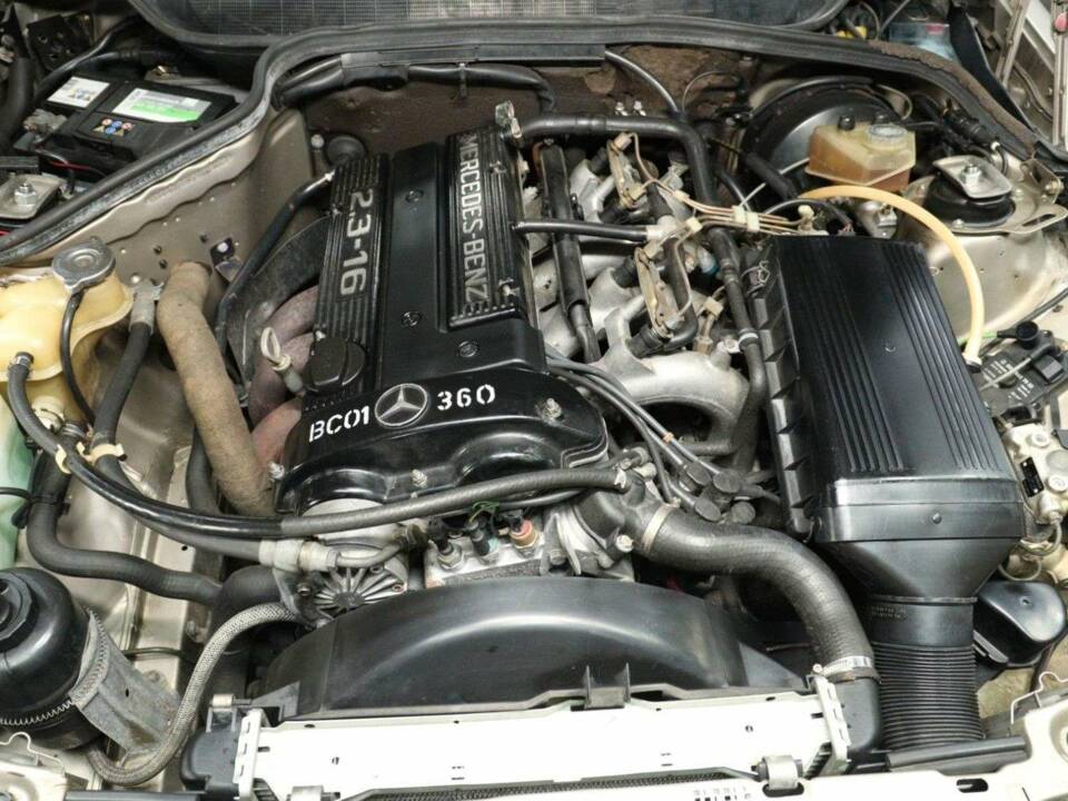 Image 25/30 of Mercedes-Benz 190 E 2.3-16 (1984)
