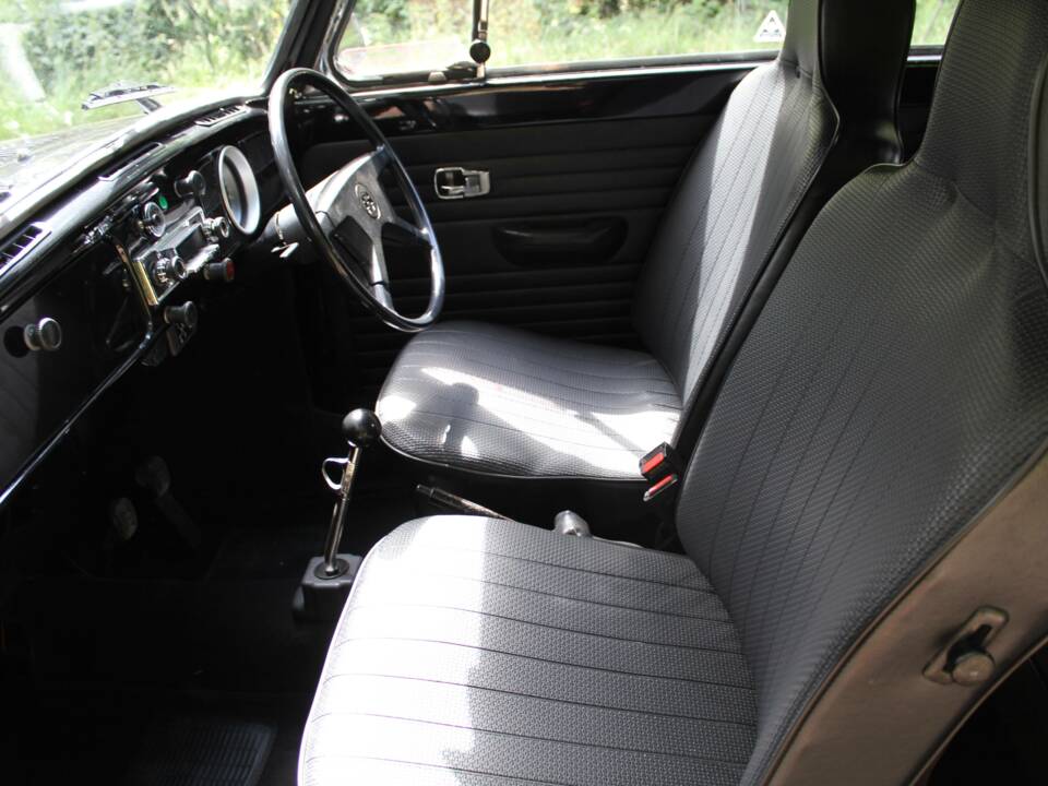 Image 12/18 of Volkswagen Käfer 1600 (1972)