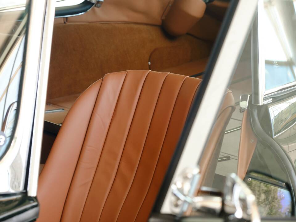 Image 47/50 de Jaguar E-Type (1970)