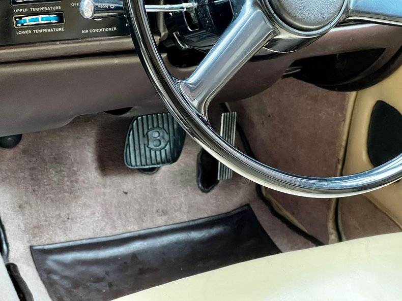 Image 32/50 of Bentley T 2 (1977)