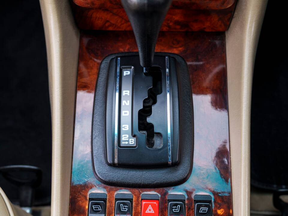 Imagen 22/28 de Mercedes-Benz 380 SL (1985)