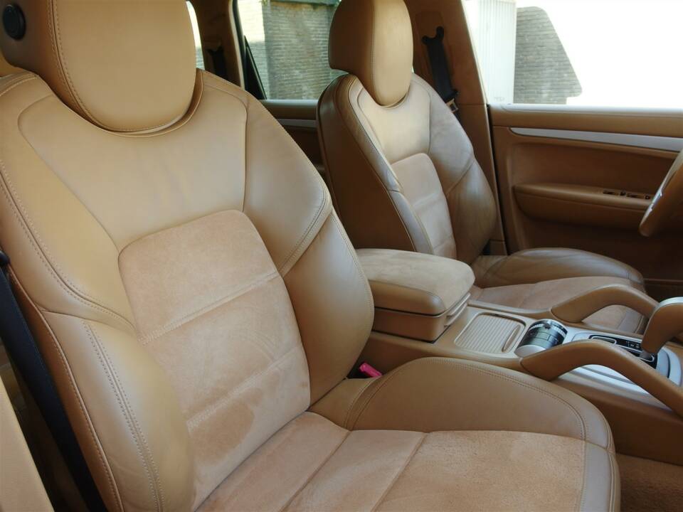 Image 57/98 of Porsche Cayenne GTS (2008)