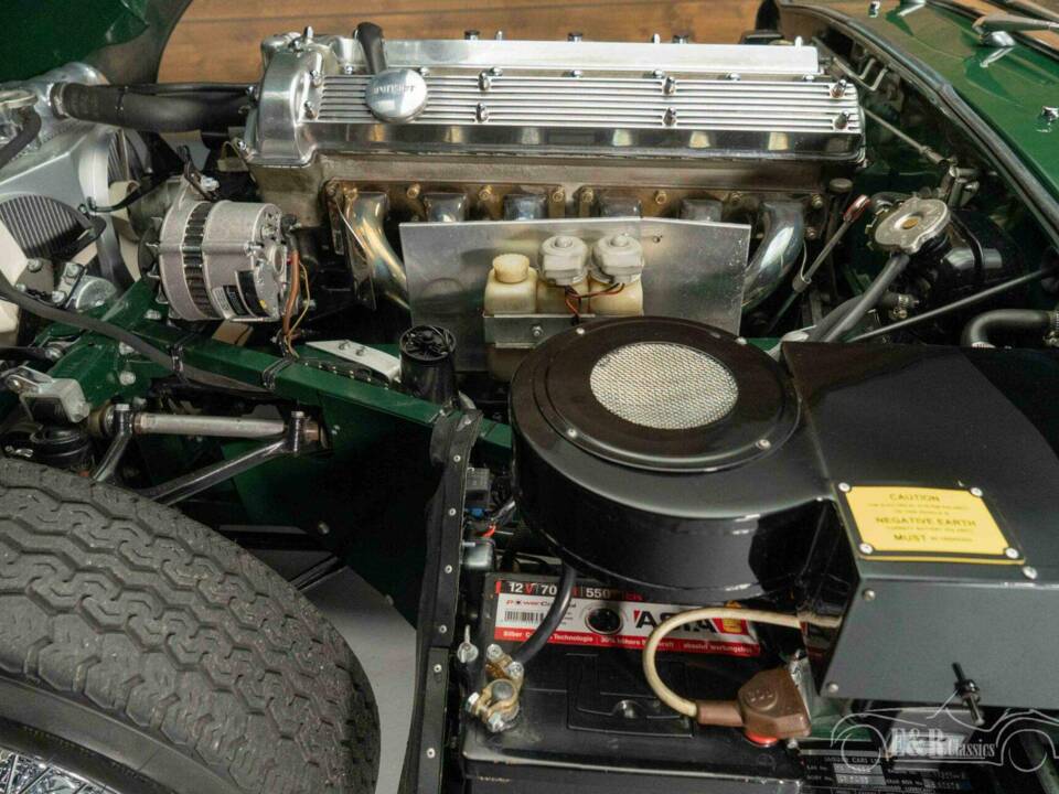 Image 19/19 of Jaguar E-Type (1970)