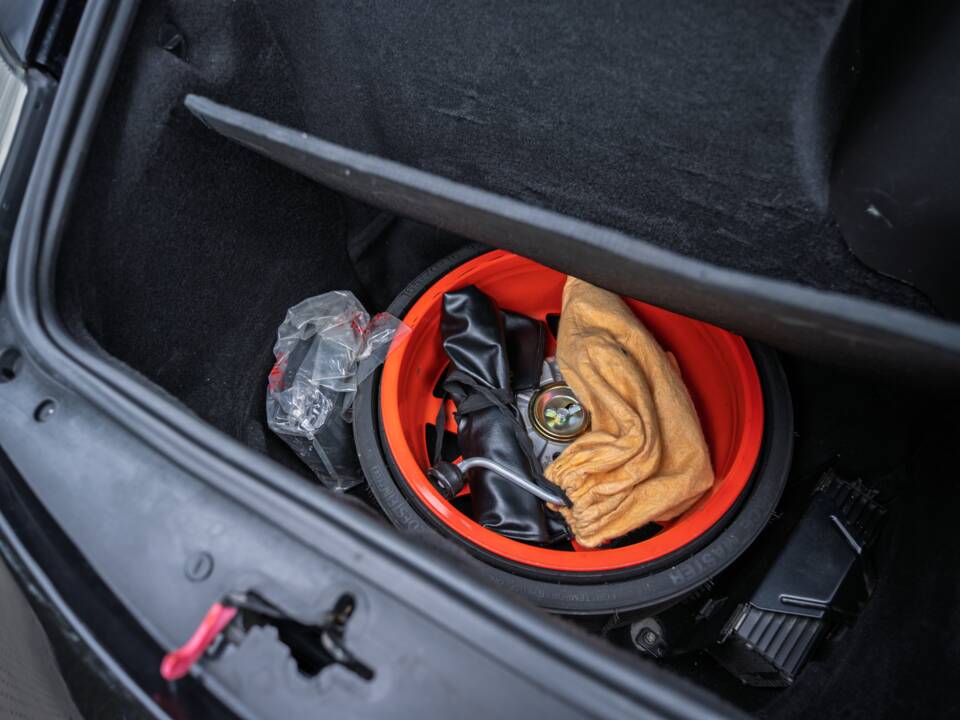 Image 22/63 of Porsche 911 Carrera 4S (2004)