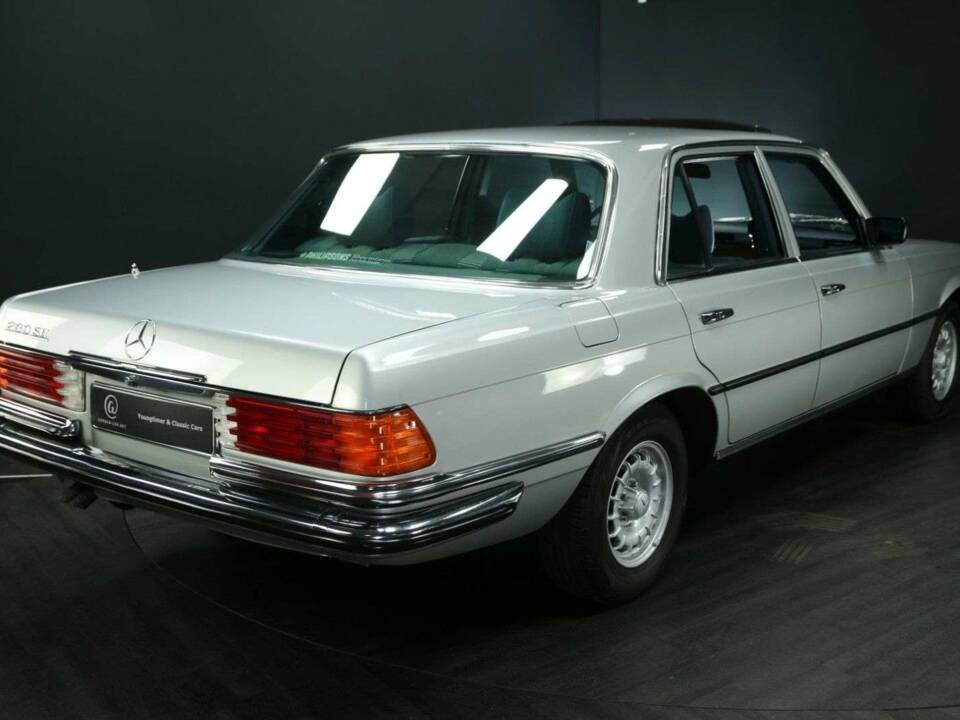Image 2/29 of Mercedes-Benz 280 SE (1977)