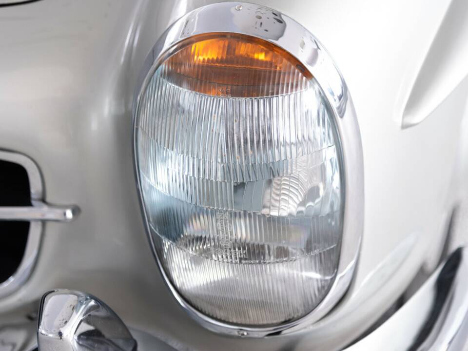 Image 21/36 of Mercedes-Benz 300 SL Roadster (1961)
