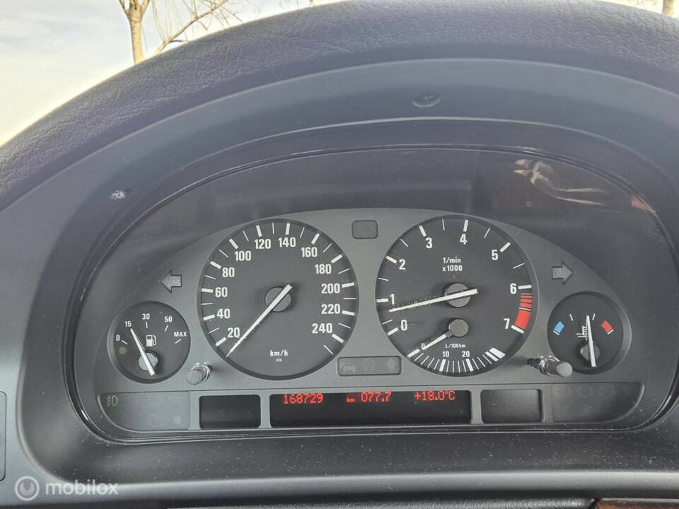 Imagen 17/37 de BMW 523i (1999)